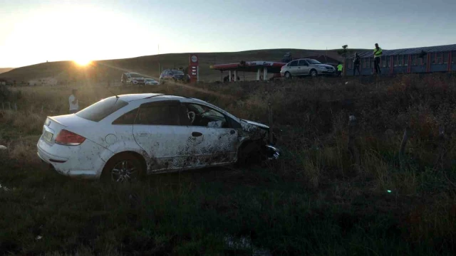 Bingöl’de Otomobil Tarlaya Uçtu: 3 Kişi Yaralandı