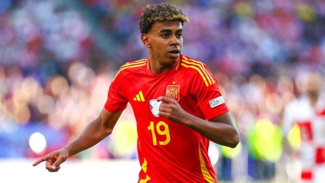 Bu çocuk daha 17 yaşında! Lamine Yamal’dan EURO 2024 finalinde rekor