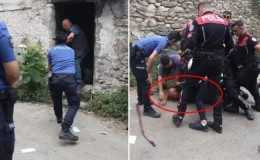 Bursa’da akli dengesi yerinde olmayan şahıs polis memurunu bıçakladı