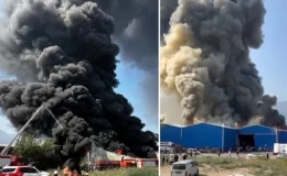 Bursa’da geri dönüşüm fabrikasında yangın! Alevler 4 fabrikaya sıçradı, evler tedbir amacıyla boşaltıldı