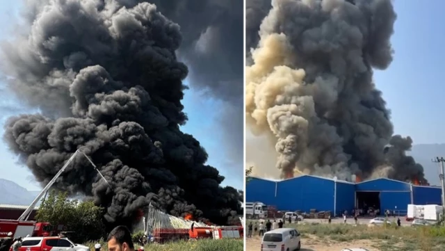 Bursa’da geri dönüşüm fabrikasında yangın! Alevler 4 fabrikaya sıçradı, evler tedbir amacıyla boşaltıldı