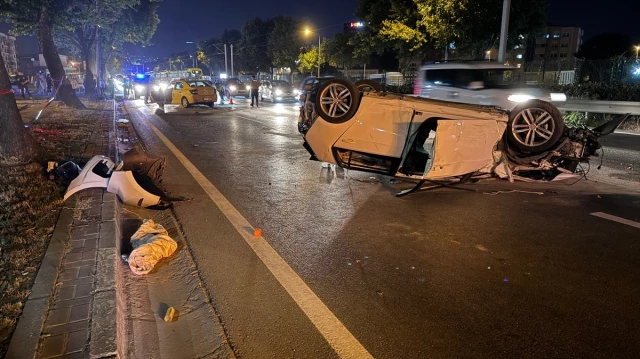 Bursa’da otomobil ile taksi çarpıştı: 3 kişi yaralandı