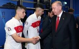 Cumhurbaşkanı Erdoğan, A Milli Futbol Takımımızı soyunma odasında ziyaret etti