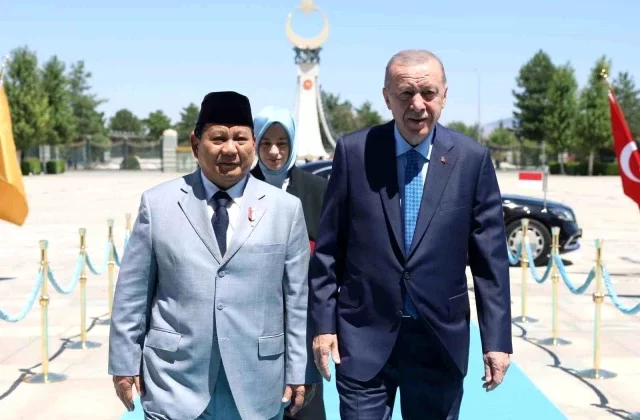 Cumhurbaşkanı Erdoğan, Endonezya Cumhurbaşkanı ve Savunma Bakanı ile görüştü