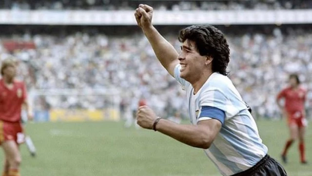 Diego Maradona’nın 1986 Dünya Kupası yarı finalinde giydiği forma 900 bin sterline satışa çıkıyor