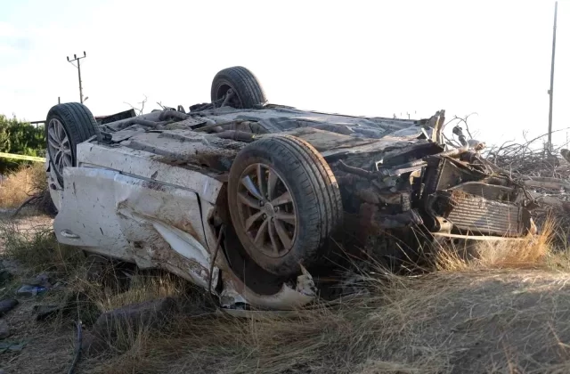 Elazığ’da trafik kazası: Otomobil üç ağaca çarptı, tarlaya uçtu