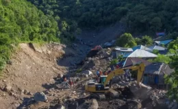 Endonezya’da aşırı yağmurlardan dolayı kaçak altın madeninde göçük meydana geldi: 11 kişi öldü, 19 kişi kayboldu