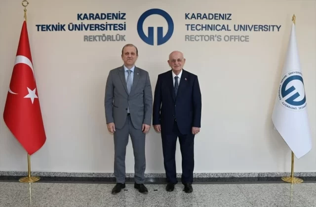 Eski TBMM Başkanı İsmail Kahraman, KTÜ Rektörü Prof. Dr. Hamdullah Çuvalcı’yı ziyaret etti