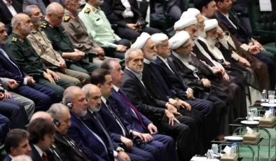 İran’ın yeni cumhurbaşkanı Mesut Pezeşkiyan göreve başladı