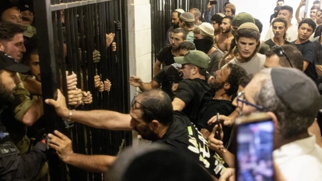 İsrail’de büyük isyan! Aşırı sağcı protestocular askeri üssü bastı