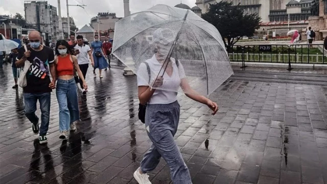 İstanbullular dikkat! AKOM saat verdi, sağanak yağış geliyor