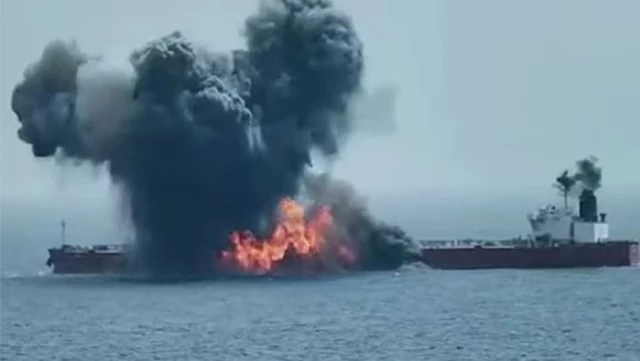 Kızıldeniz’de Husi saldırısına uğrayan petrol tankerinde büyük patlama