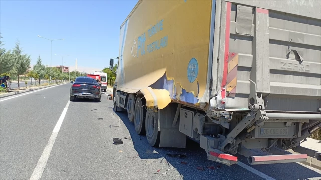 Malatya’da otomobilin kamyona çarpması sonucu 1 kişi hayatını kaybetti
