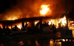 Malatya’da sanayi sitesinde büyük yangın: 25 prefabrik iş yeri küle döndü