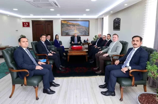 Mardin Valisi Tuncay Akkoyun, yeni atanan vali yardımcıları ve kaymakamları kabul etti
