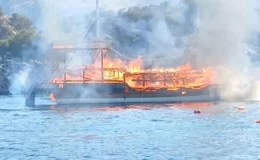 Muğla Marmaris’te gezi teknesinde yangın! Yaralılar var