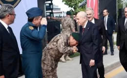 Özel Harekat Başkanı’nın Bahçeli’nin elini öpmesi yeni bir tartışmanın fitilini ateşledi: Derhal emekli edilmeli