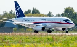 Rus üretimi yolcu uçağı Moskova yakınlarında test uçuşu sırasında düştü
