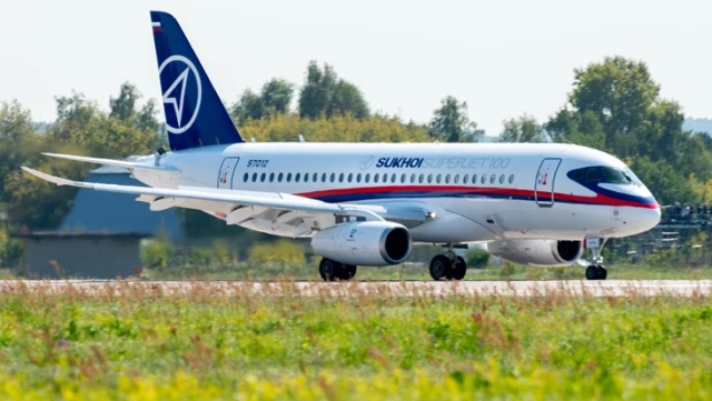 Rus üretimi yolcu uçağı Moskova yakınlarında test uçuşu sırasında düştü