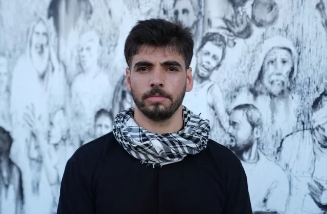 Sanatçı Kasım Tan, İsrail’in Gazze Şeridi’ndeki saldırıları protesto etti