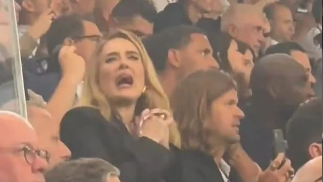 Şarkıcı Adele, penaltı atışı öncesi heyecanlı kalabalığa “Susun!” diye bağırdı