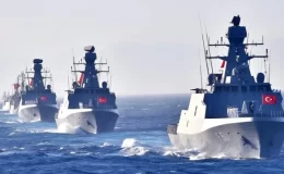 Türk donanmasından KKTC önlerinde 50 gemiyle gövde gösterisi