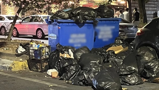 Üsküdar’da çöp sorunu bitmiyor! Vatandaş şikayet etti, belediye ekipleri soluğu mahallede aldı