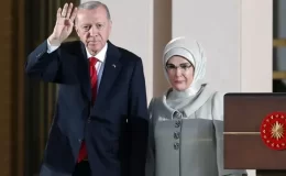 Emine Erdoğan’ın “30 Ağustos” şıklığı