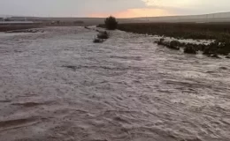 Konya’nın Yunak ilçesini şiddetli sağanak vurdu, tarım arazilerini su bastı