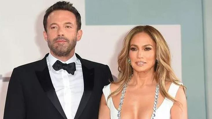 Uzun süredir ayrı yaşayan Jennifer Lopez ve Ben Affleck çifti, boşanma kararı aldı