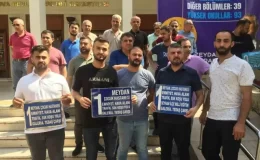 Adana’da dolmuş şoförleri belediye önünde eylem yaptı: Günlük kazancımız 700 TL’ye düştü!