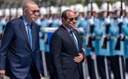 Ankara’da resmi törenle karşılanan Sisi’nin askerleri selamlama biçimi dikkat çekti