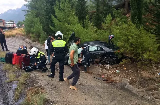 Burdur’da Kamyonla Çarpışan Otomobilde 3 Yaralı