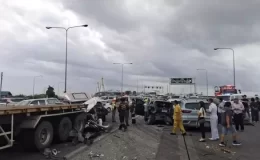 Freni boşalan tır facia yarattı! 17 araç hurdaya döndü