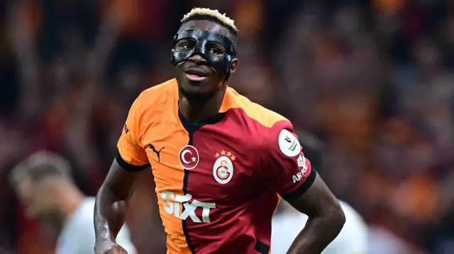 Gol sevinci çok konuşulur! Victor Osimhen şeytanın bacağını kırdı