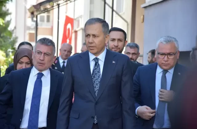 İçişleri Bakanı Yerlikaya, Şehit Polis Memuru Şeyda Yılmaz’ın Ailesine Taziye Ziyaretinde Bulundu