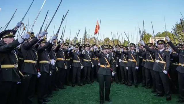 Kılıçlı yemin töreni sonrası bölük komutanı TSK’dan istifa etti