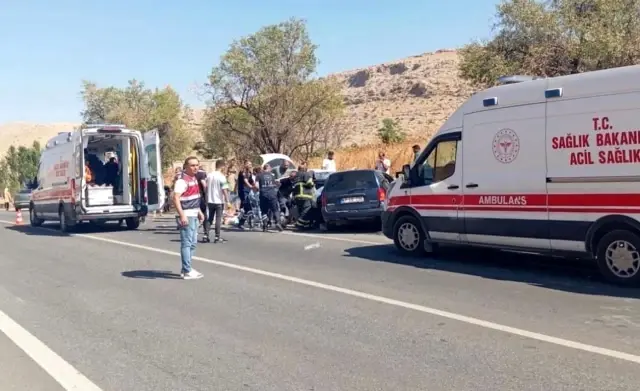 Mardin’de Trafik Kazası: 12 Yaralı