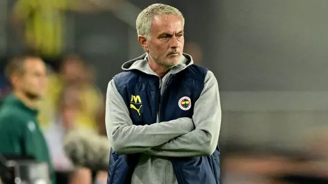 Mourinho’dan sürpriz orta saha tercihi! Antalyaspor-Fenerbahçe maçının ilk 11’leri belli oldu