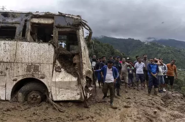 Nepal’deki Şiddetli Yağışlar 151 Can Aldı