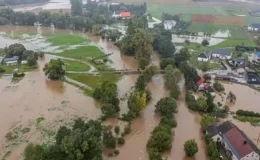 Orta Avrupa’da günlerdir devam eden şiddetli yağışlar barajların patlamasına neden oldu