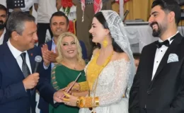 Özgür Özel’in nikah şahidi olduğu düğünde geline takılan altınlar dikkat çekti