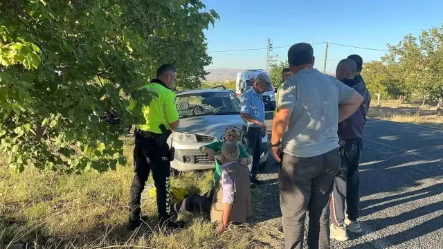 Park Halindeki Aracın Önünde Namaz Kılan Adamın Kaza Sonucu Yaralanması