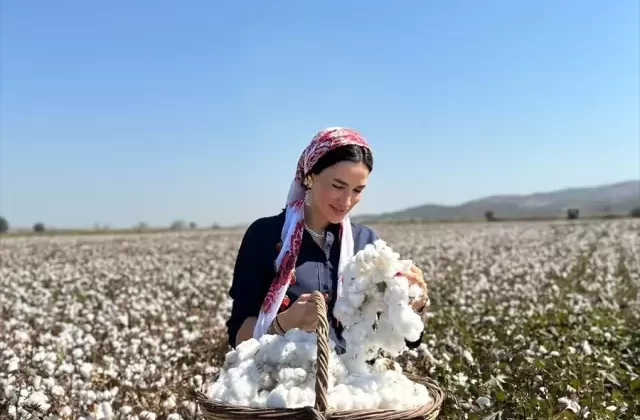 Seda Sarıbaş, Didim’de Pamuk İşçileriyle Bir Araya Geldi