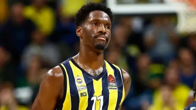 Sözde soykırım paylaşımı yapan Fenerbahçe’nin basketbolcusu Hayes-Davis, özür metni yayınladı