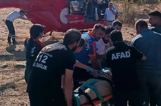 Ağaçtan Düşen Adamın İhbarı Sonrası Ambulans Helikopter Gönderildi