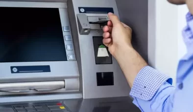 ATM’lerdeki açığı bulup dev bankadan milyonlarca liralık nakit çektiler