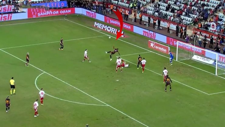 Attığı gol öyle böyle değil, Victor Osimhen resmen havada asılı kaldı