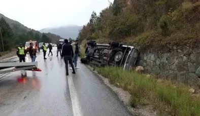 Bolu’da Yağışlı Havada Pikap Kazası: 4 Yaralı