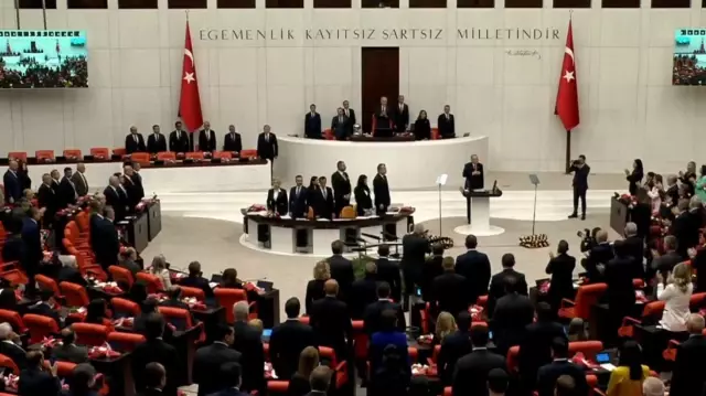 Cumhurbaşkanı Erdoğan, TBMM’ye geldiğinde yalnızca DEM Parti grubu ayağa kalkmadı